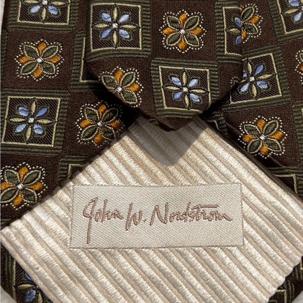 Retro 100% pure silk small pattern Nordstrom classic width/length neck tie